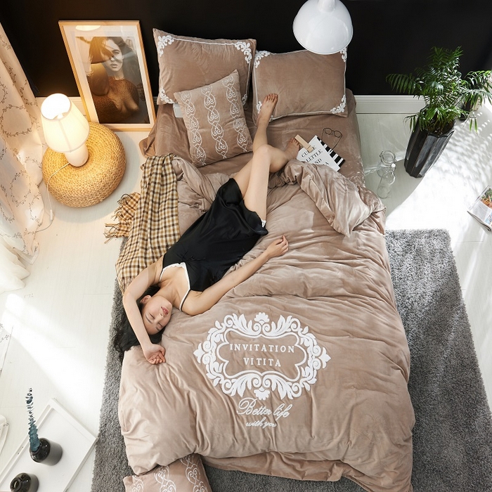 91家纺网 家纺一手货源 找家纺 （总）梵克保罗 2025秋冬新款高克重婴儿绒原创绣花工艺系列三件套四件套-花卉系列