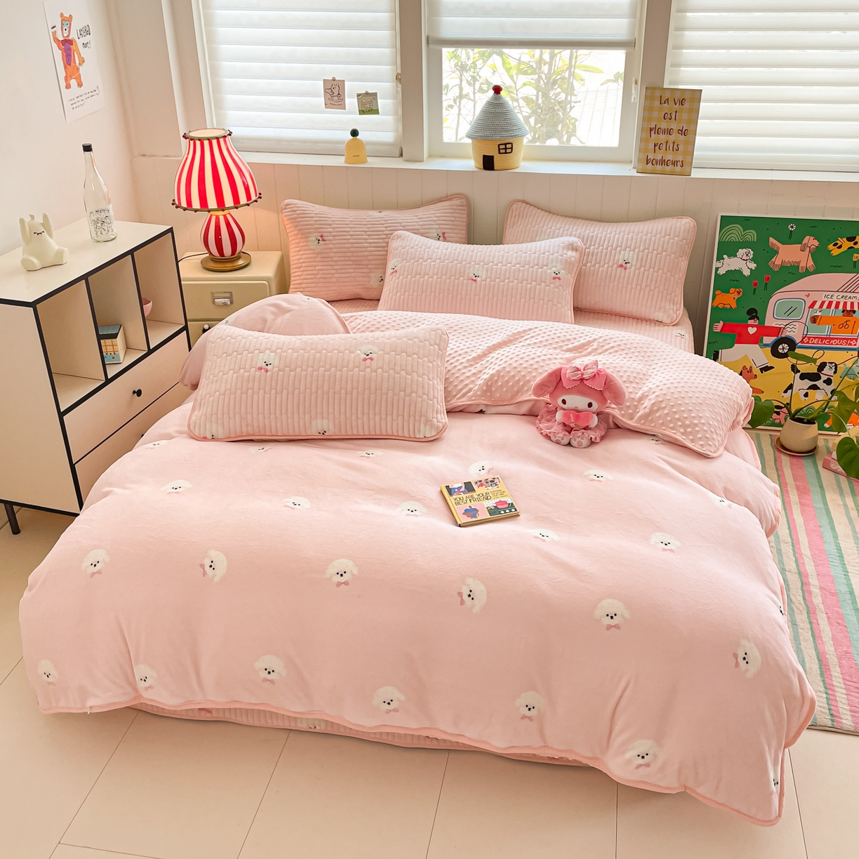 91家纺网 家纺一手货源 找家纺 贝扬思家纺 2025新款高克重牛奶绒豆豆被套床盖四件套-悦心系列 悦心-绒绒小狗粉