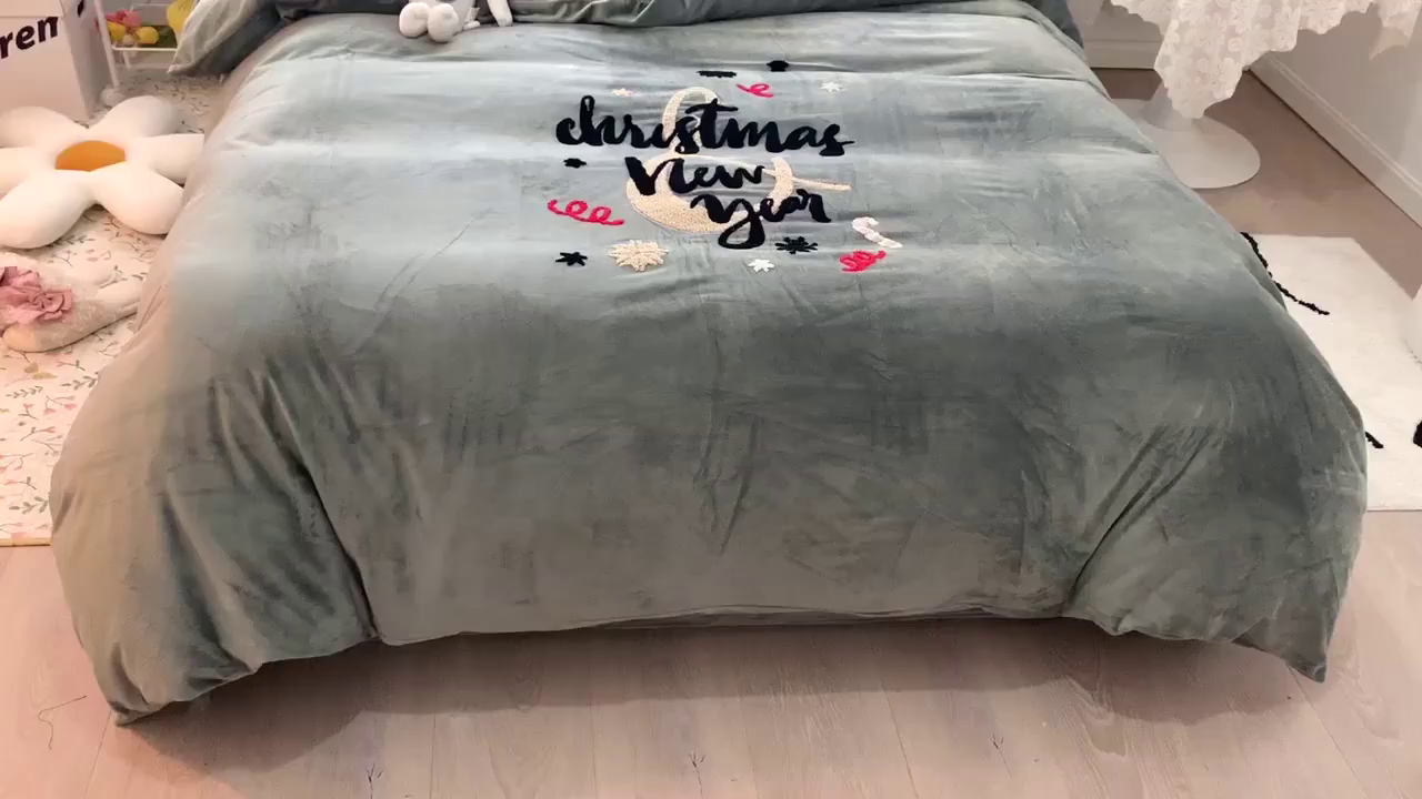 91家纺网 家纺一手货源 找家纺 梵克保罗 2025秋冬新款高克重婴儿绒原创绣花工艺系列三件套四件套-花卉系列 伊万卡-绿