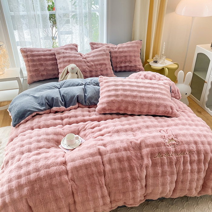 91家纺网 家纺一手货源 找家纺 潮邦创意家居 2025新款小米兔泡泡兔绒保暖四件套 米兔豆沙