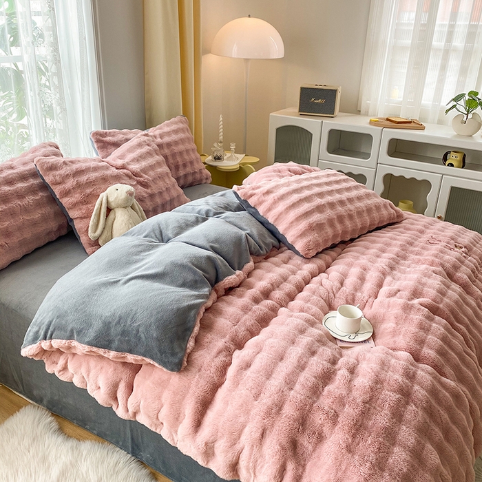 91家纺网 家纺一手货源 找家纺 潮邦创意家居 2025新款小米兔泡泡兔绒保暖四件套 米兔豆沙