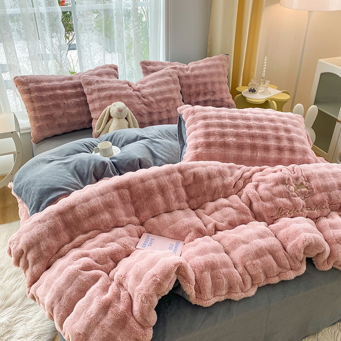 91家纺网 家纺一手货源 找家纺 潮邦创意家居 2025新款小米兔泡泡兔绒保暖四件套 米兔豆沙