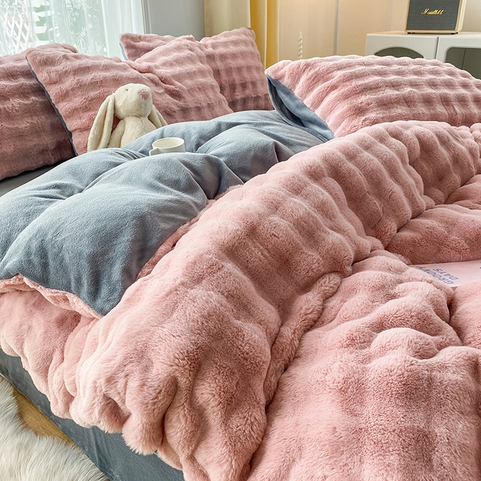 91家纺网 家纺一手货源 找家纺 潮邦创意家居 2025新款小米兔泡泡兔绒保暖四件套 米兔豆沙