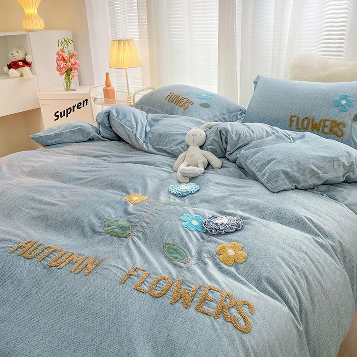 91家纺网 家纺一手货源 找家纺 梵克保罗 2025秋冬新款高克重婴儿绒原创绣花工艺系列三件套四件套-花卉系列 伊士曼-蓝