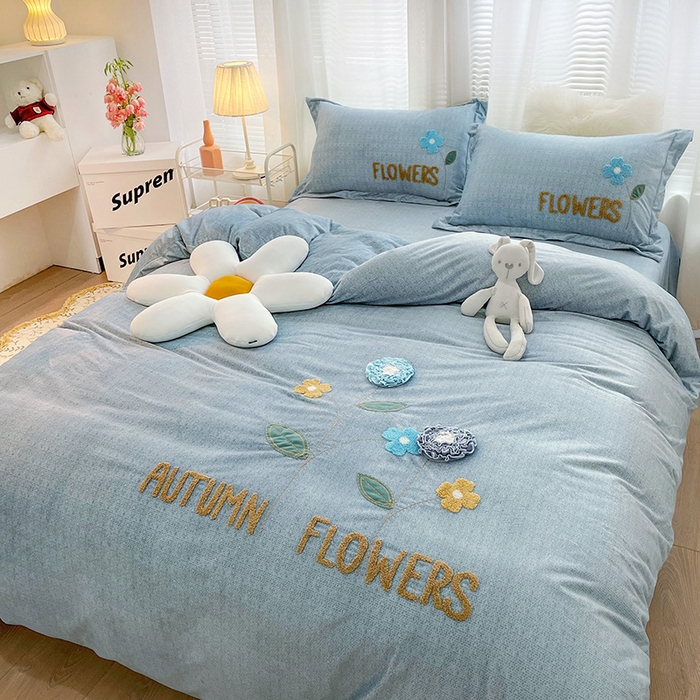 91家纺网 家纺一手货源 找家纺 梵克保罗 2025秋冬新款高克重婴儿绒原创绣花工艺系列三件套四件套-花卉系列 伊士曼-蓝