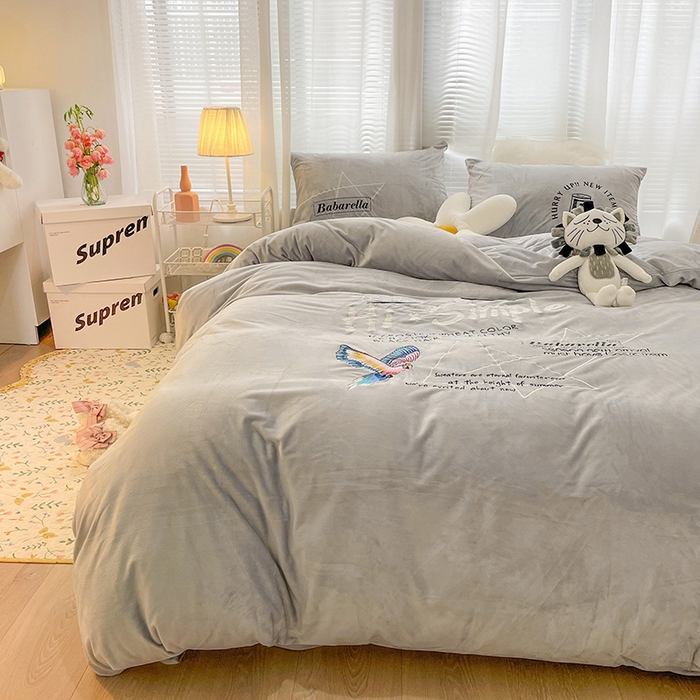 91家纺网 家纺一手货源 找家纺 梵克保罗 2025秋冬新款高克重婴儿绒原创绣花工艺系列三件套四件套-卡通系列 时尚节奏