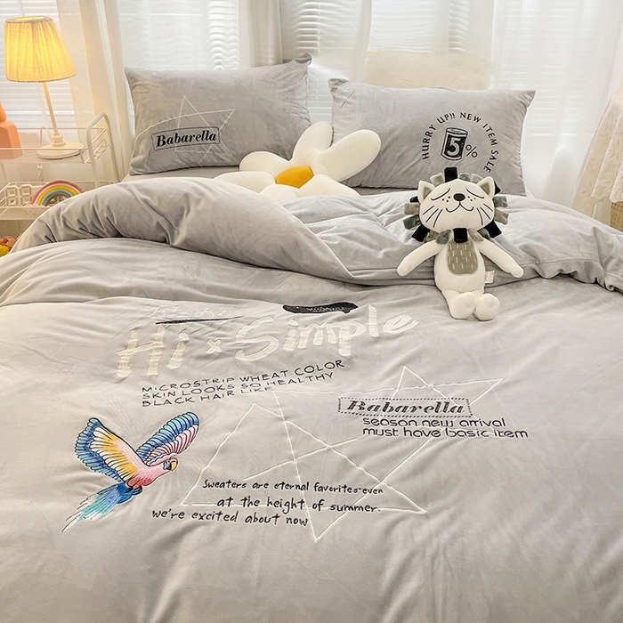 91家纺网 家纺一手货源 找家纺 梵克保罗 2025秋冬新款高克重婴儿绒原创绣花工艺系列三件套四件套-卡通系列 时尚节奏