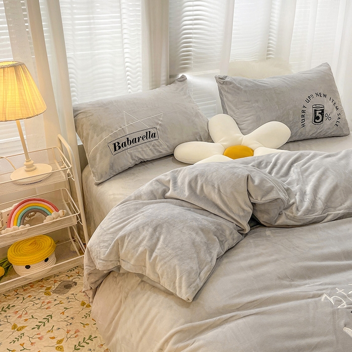 91家纺网 家纺一手货源 找家纺 梵克保罗 2025秋冬新款高克重婴儿绒原创绣花工艺系列三件套四件套-卡通系列 时尚节奏