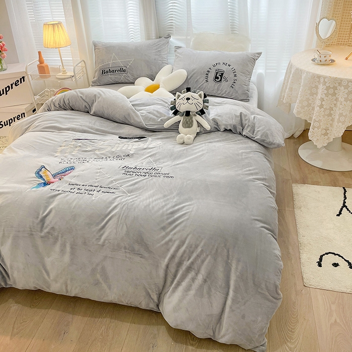 91家纺网 家纺一手货源 找家纺 梵克保罗 2025秋冬新款高克重婴儿绒原创绣花工艺系列三件套四件套-卡通系列 时尚节奏