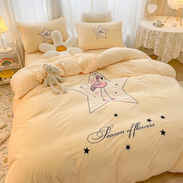 91家纺网 家纺一手货源 找家纺 梵克保罗 2025秋冬新款高克重婴儿绒原创绣花工艺系列三件套四件套-卡通系列 火烈鸟-黄