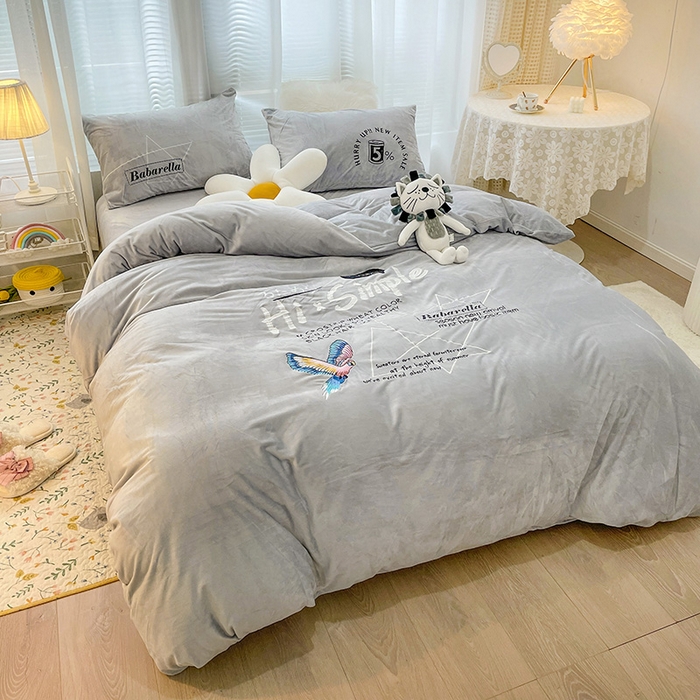 91家纺网 家纺一手货源 找家纺 梵克保罗 2025秋冬新款高克重婴儿绒原创绣花工艺系列三件套四件套-卡通系列 时尚节奏