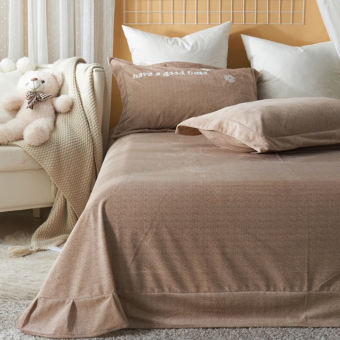 91家纺网 家纺一手货源 找家纺 梵克保罗 2025秋冬新款高克重婴儿绒原创绣花工艺系列三件套四件套-卡通系列 呆萌熊