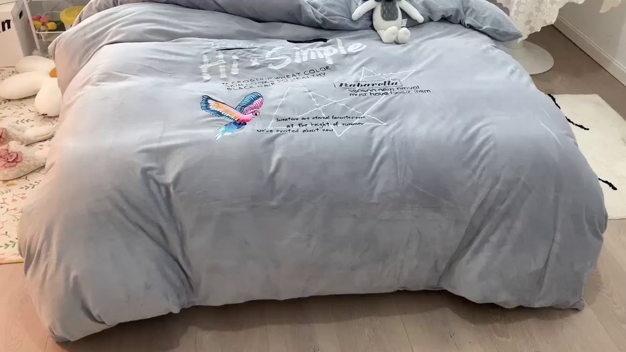 91家纺网 家纺一手货源 找家纺 梵克保罗 2025秋冬新款高克重婴儿绒原创绣花工艺系列三件套四件套-卡通系列 时尚节奏