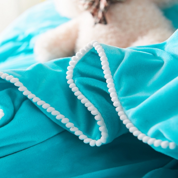 91家纺网 家纺一手货源 找家纺 梵克保罗 2025秋冬新款高克重婴儿绒原创绣花工艺系列三件套四件套-卡通系列 亲亲宝贝-翠兰