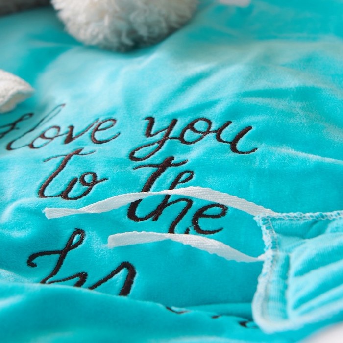 91家纺网 家纺一手货源 找家纺 梵克保罗 2025秋冬新款高克重婴儿绒原创绣花工艺系列三件套四件套-卡通系列 亲亲宝贝-翠兰