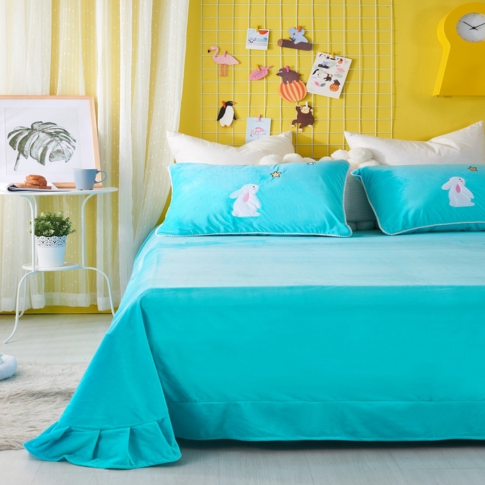 91家纺网 家纺一手货源 找家纺 梵克保罗 2025秋冬新款高克重婴儿绒原创绣花工艺系列三件套四件套-卡通系列 亲亲宝贝-翠兰