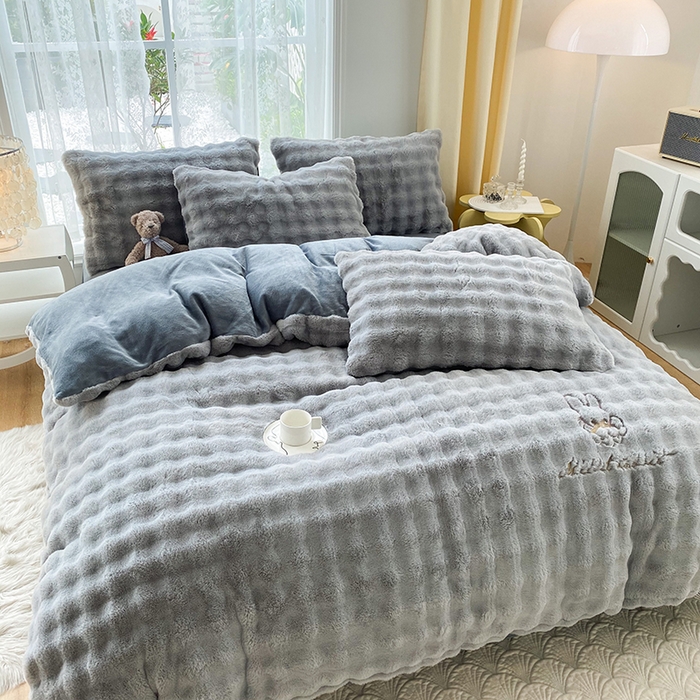 91家纺网 家纺一手货源 找家纺 潮邦创意家居 2025新款小米兔泡泡兔绒保暖四件套 米兔灰