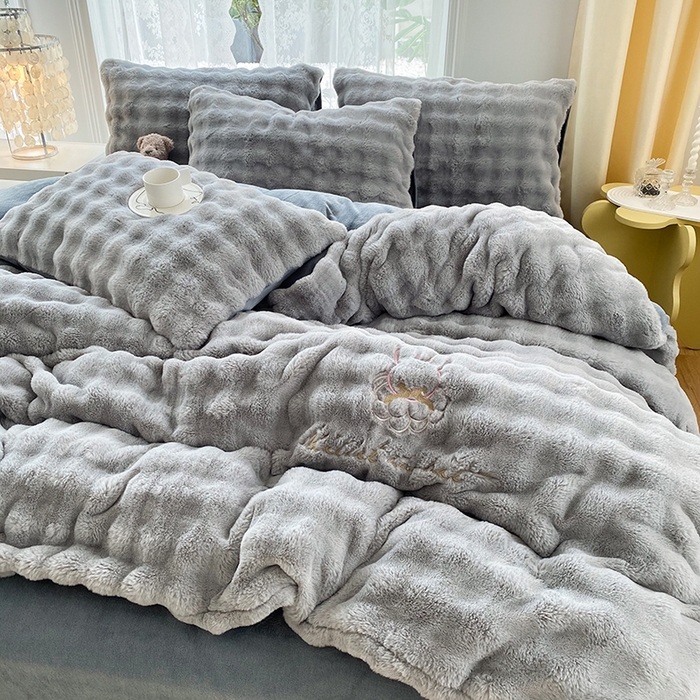 91家纺网 家纺一手货源 找家纺 潮邦创意家居 2025新款小米兔泡泡兔绒保暖四件套 米兔灰