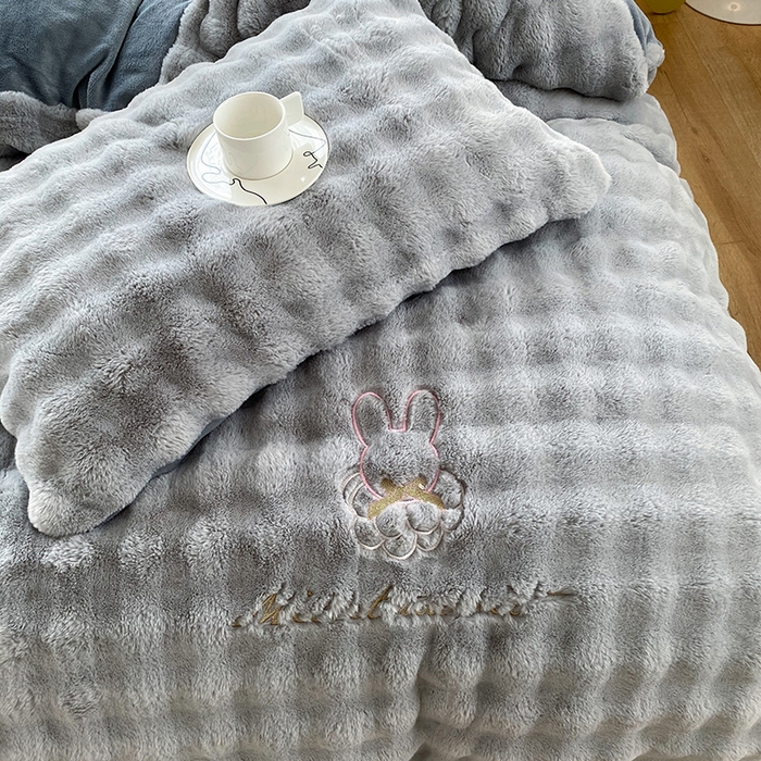 91家纺网 家纺一手货源 找家纺 潮邦创意家居 2025新款小米兔泡泡兔绒保暖四件套 米兔灰