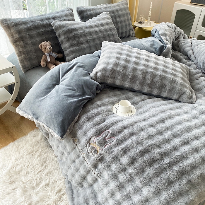 91家纺网 家纺一手货源 找家纺 潮邦创意家居 2025新款小米兔泡泡兔绒保暖四件套 米兔灰