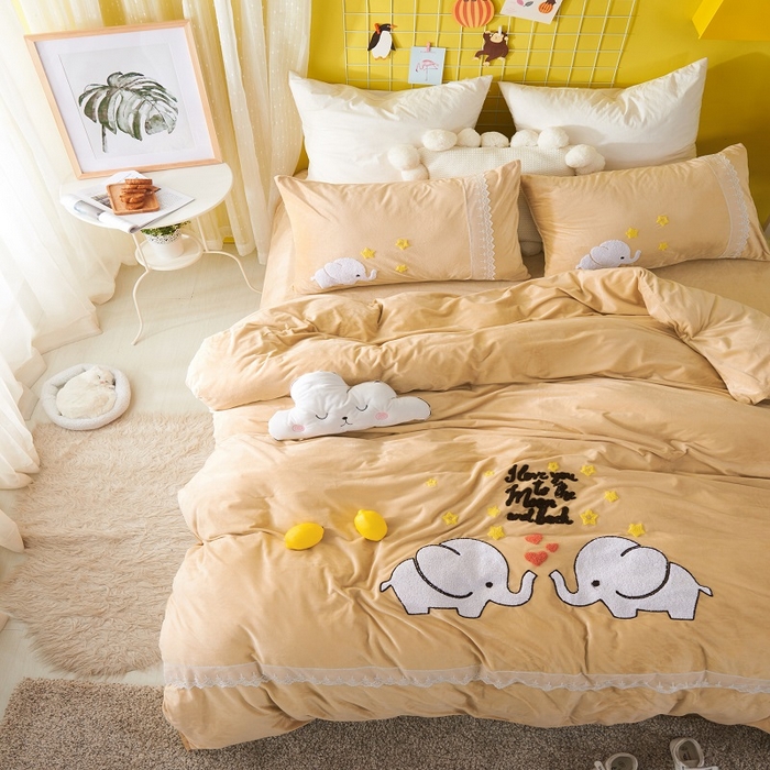 91家纺网 家纺一手货源 找家纺 梵克保罗 2025秋冬新款高克重婴儿绒原创绣花工艺系列三件套四件套-卡通系列 可爱象-咖