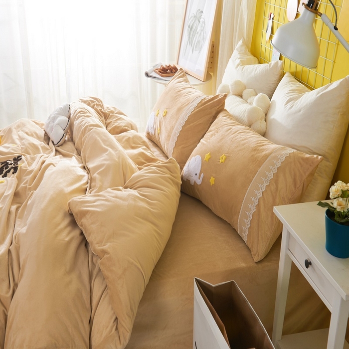 91家纺网 家纺一手货源 找家纺 梵克保罗 2025秋冬新款高克重婴儿绒原创绣花工艺系列三件套四件套-卡通系列 可爱象-咖