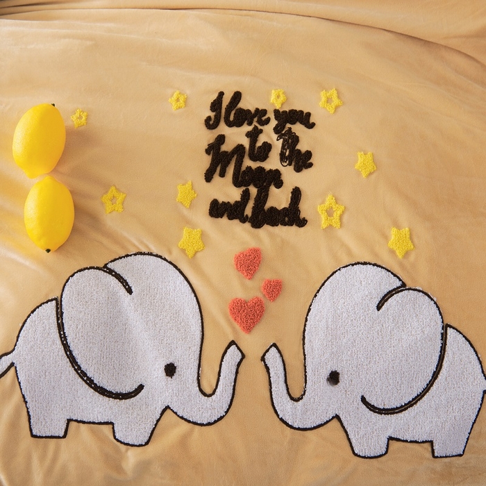 91家纺网 家纺一手货源 找家纺 梵克保罗 2025秋冬新款高克重婴儿绒原创绣花工艺系列三件套四件套-卡通系列 可爱象-咖