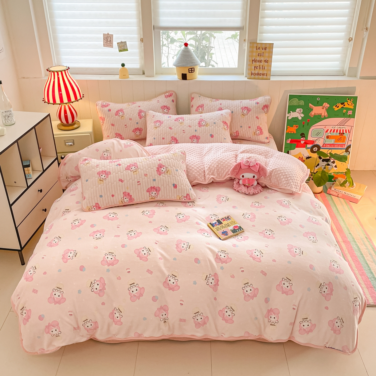 91家纺网 家纺一手货源 找家纺 贝扬思家纺 2025新款高克重牛奶绒豆豆被套床盖四件套-悦心系列 悦心-小美甜品屋