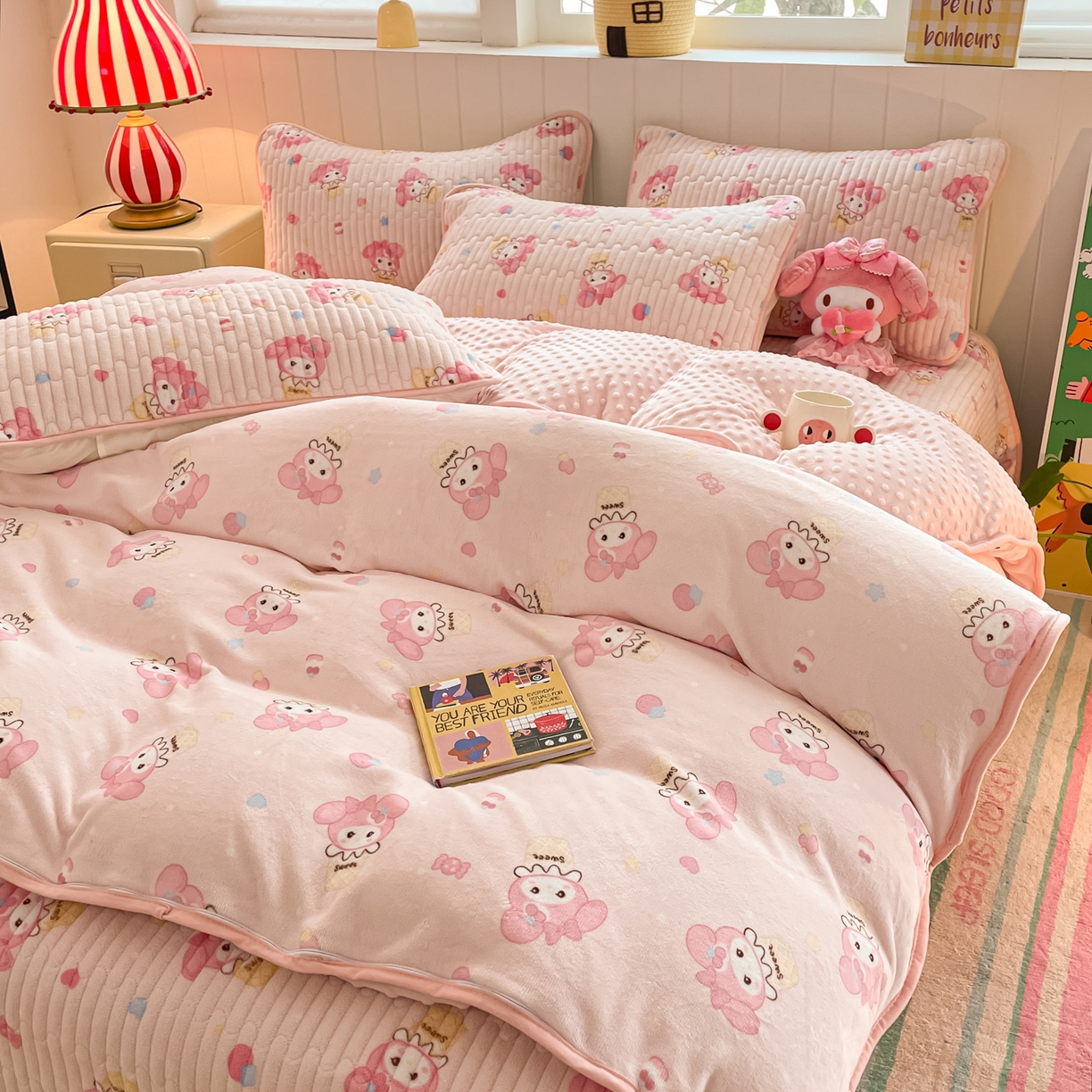 91家纺网 家纺一手货源 找家纺 贝扬思家纺 2025新款高克重牛奶绒豆豆被套床盖四件套-悦心系列 悦心-小美甜品屋