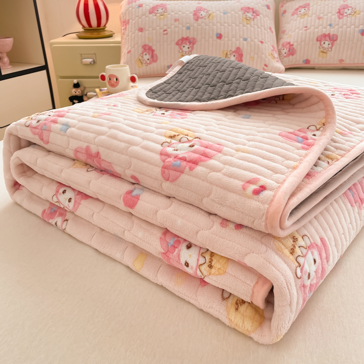 91家纺网 家纺一手货源 找家纺 贝扬思家纺 2025新款高克重牛奶绒豆豆被套床盖四件套-悦心系列 悦心-小美甜品屋