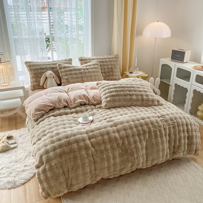 91家纺网 家纺一手货源 找家纺 潮邦创意家居 2025新款小米兔泡泡兔绒保暖四件套 米兔卡其