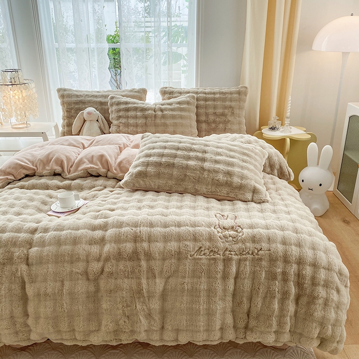 91家纺网 家纺一手货源 找家纺 潮邦创意家居 2025新款小米兔泡泡兔绒保暖四件套 米兔卡其