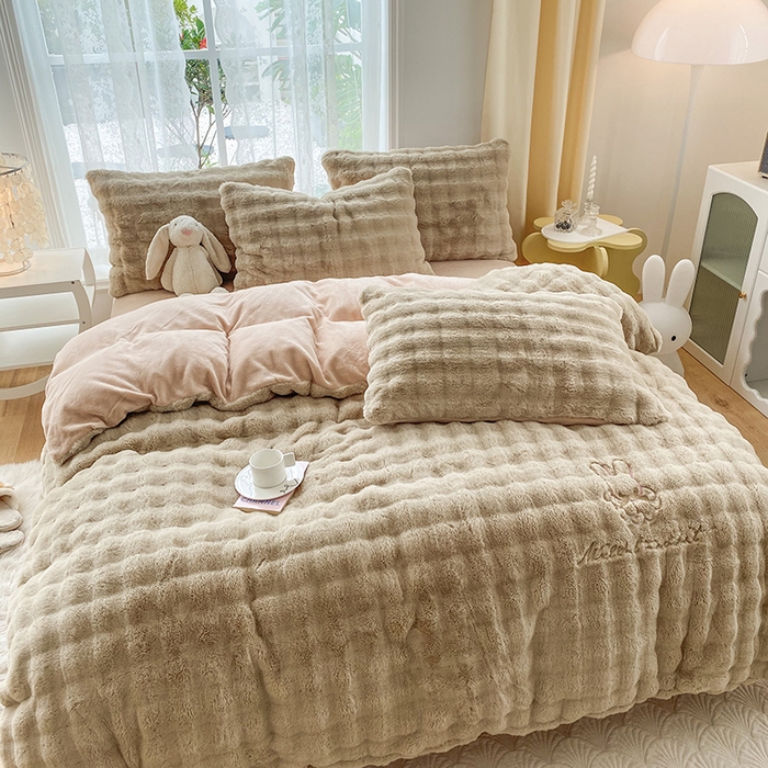 91家纺网 家纺一手货源 找家纺 潮邦创意家居 2025新款小米兔泡泡兔绒保暖四件套 米兔卡其