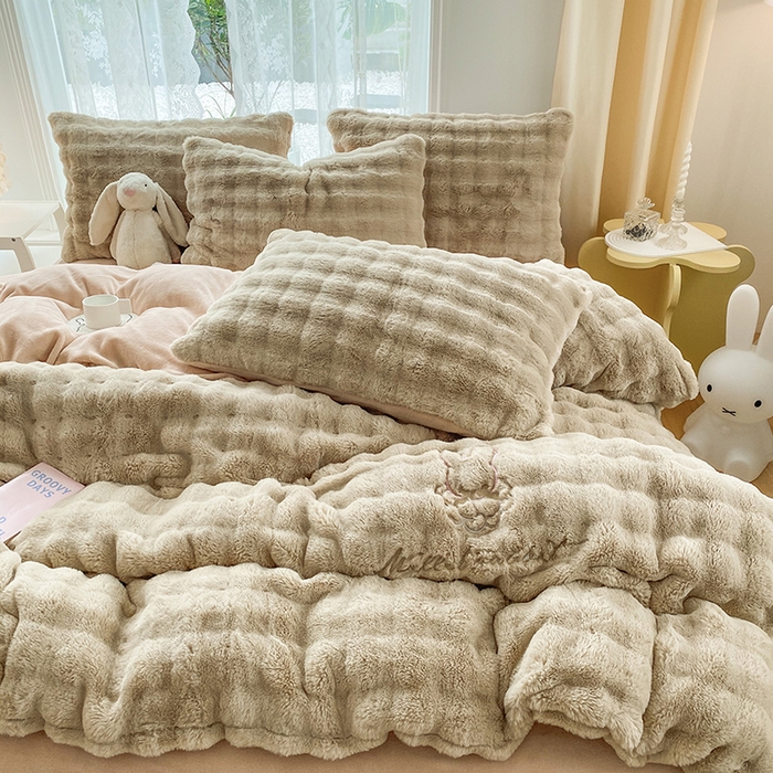 91家纺网 家纺一手货源 找家纺 潮邦创意家居 2025新款小米兔泡泡兔绒保暖四件套 米兔卡其