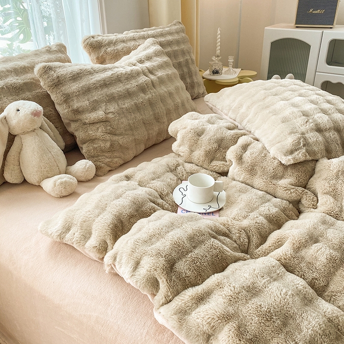 91家纺网 家纺一手货源 找家纺 潮邦创意家居 2025新款小米兔泡泡兔绒保暖四件套 米兔卡其