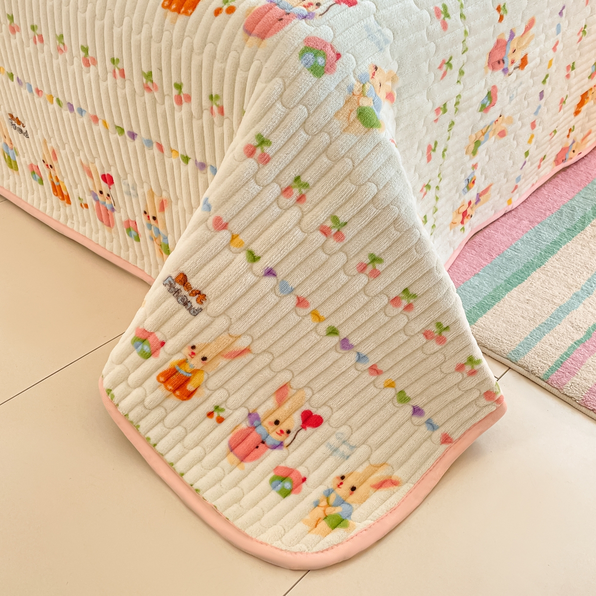 91家纺网 家纺一手货源 找家纺 贝扬思家纺 2025新款高克重牛奶绒豆豆被套床盖四件套-悦心系列 悦心-小兔派对