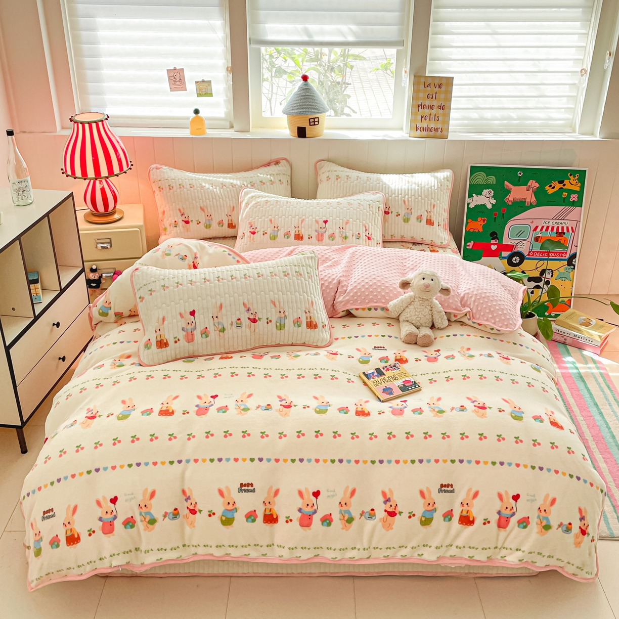 91家纺网 家纺一手货源 找家纺 贝扬思家纺 2025新款高克重牛奶绒豆豆被套床盖四件套-悦心系列 悦心-小兔派对