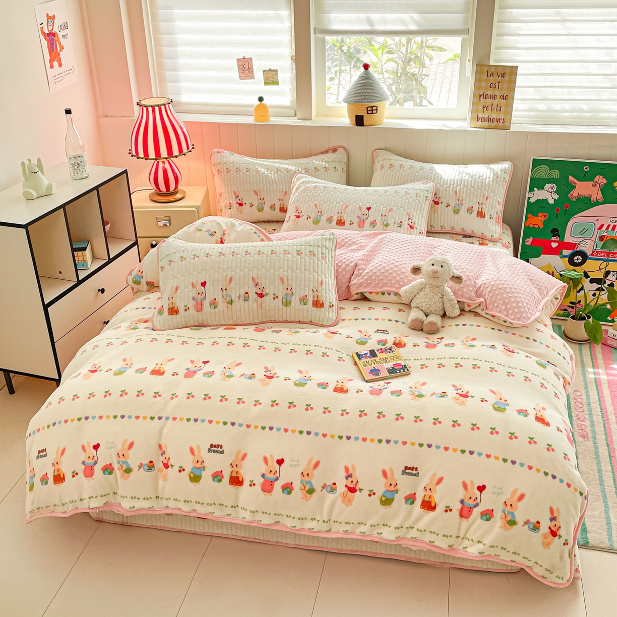 91家纺网 家纺一手货源 找家纺 贝扬思家纺 2025新款高克重牛奶绒豆豆被套床盖四件套-悦心系列 悦心-小兔派对