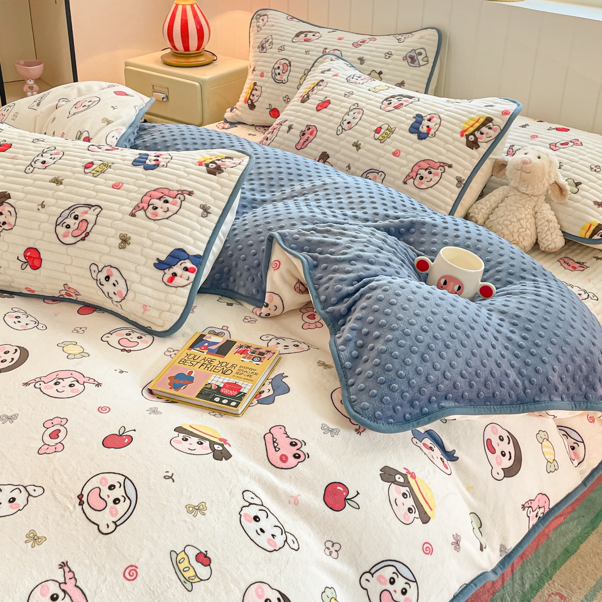 91家纺网 家纺一手货源 找家纺 贝扬思家纺 2025新款高克重牛奶绒豆豆被套床盖四件套-悦心系列 悦心-小小新