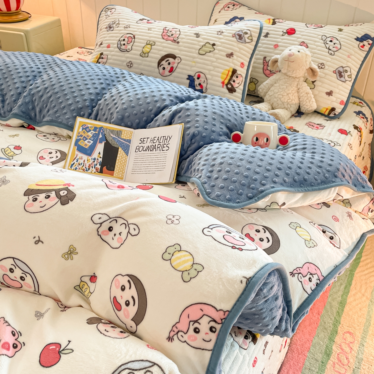 91家纺网 家纺一手货源 找家纺 贝扬思家纺 2025新款高克重牛奶绒豆豆被套床盖四件套-悦心系列 悦心-小小新