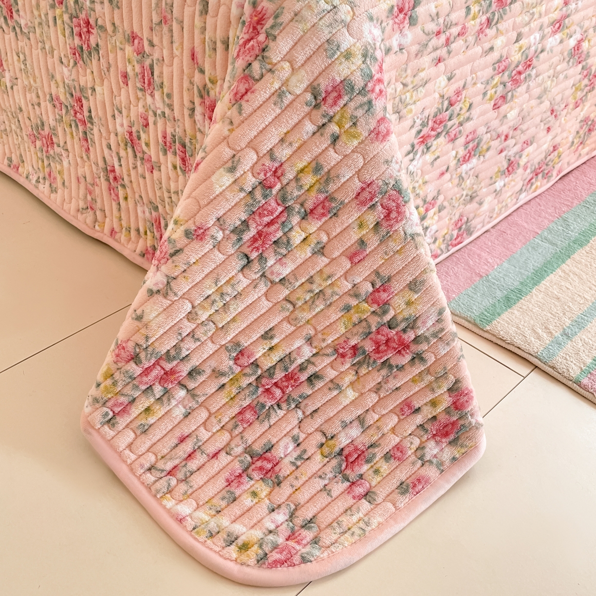 91家纺网 家纺一手货源 找家纺 贝扬思家纺 2025新款高克重牛奶绒豆豆被套床盖四件套-悦心系列 悦心-星辰闪烁