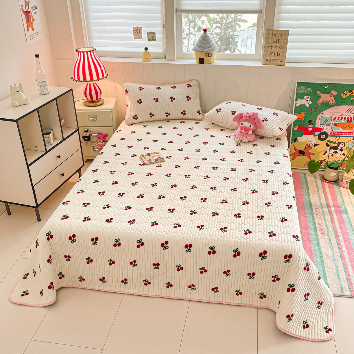 91家纺网 家纺一手货源 找家纺 贝扬思家纺 2025新款高克重牛奶绒豆豆被套床盖四件套-悦心系列 悦心-一口樱桃