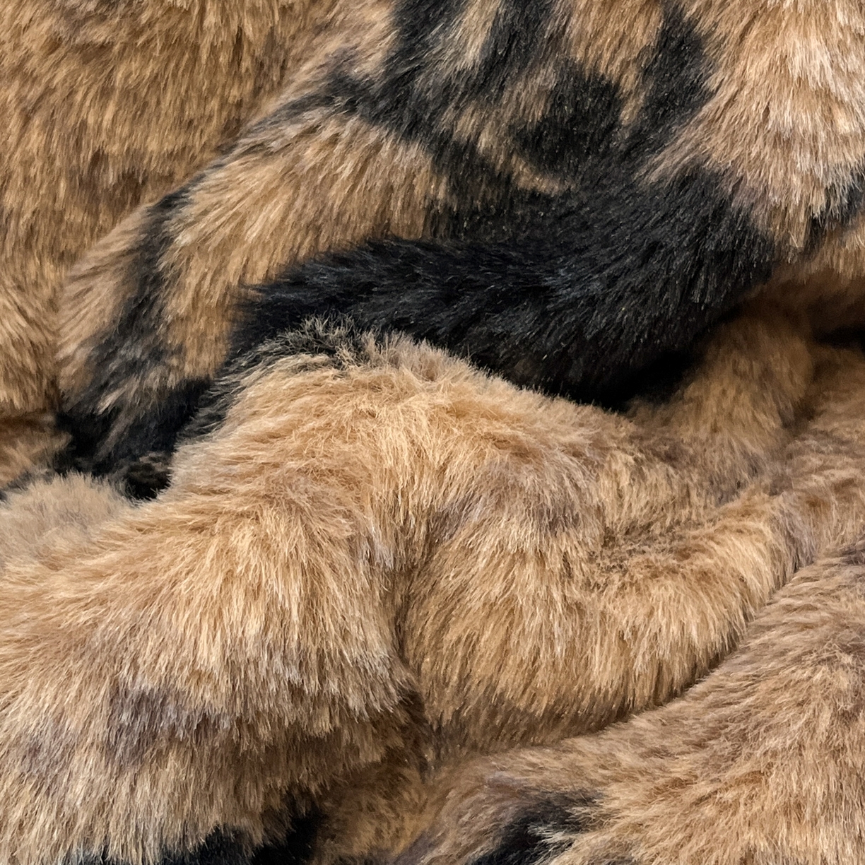 91家纺网 家纺一手货源 找家纺 金爱家 2025新款全消光牛奶绒A类赫本风纯色獭兔毛绒立体牛奶绒四件套 兔毛-芳华驼色