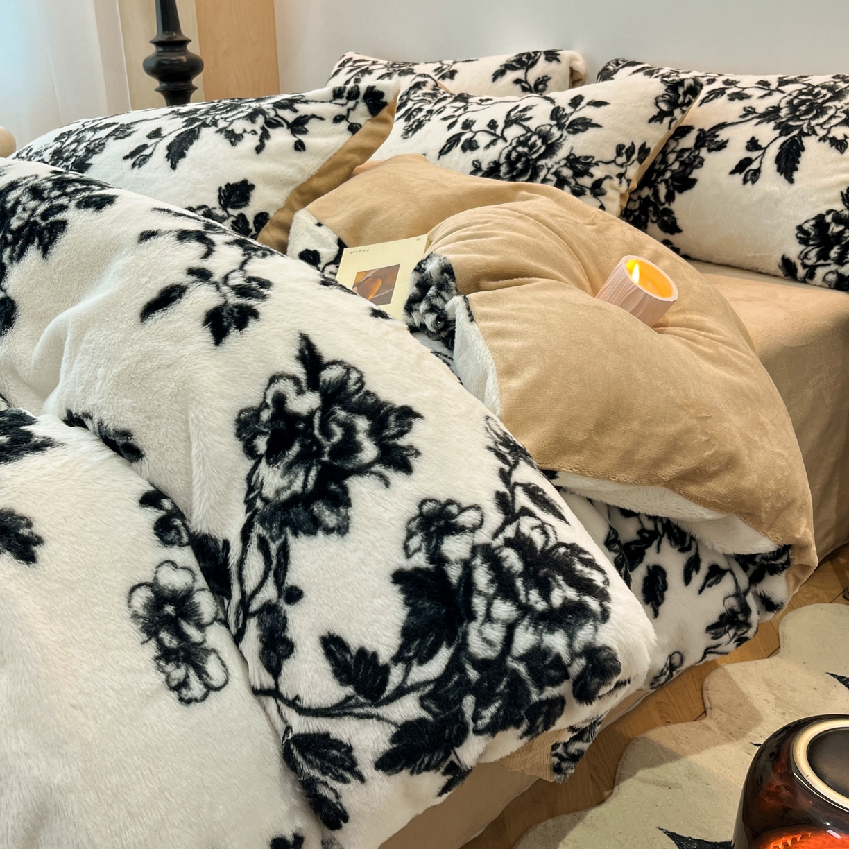 91家纺网 家纺一手货源 找家纺 金爱家 2025新款全消光牛奶绒A类赫本风纯色獭兔毛绒立体牛奶绒四件套 兔毛-复古花白色