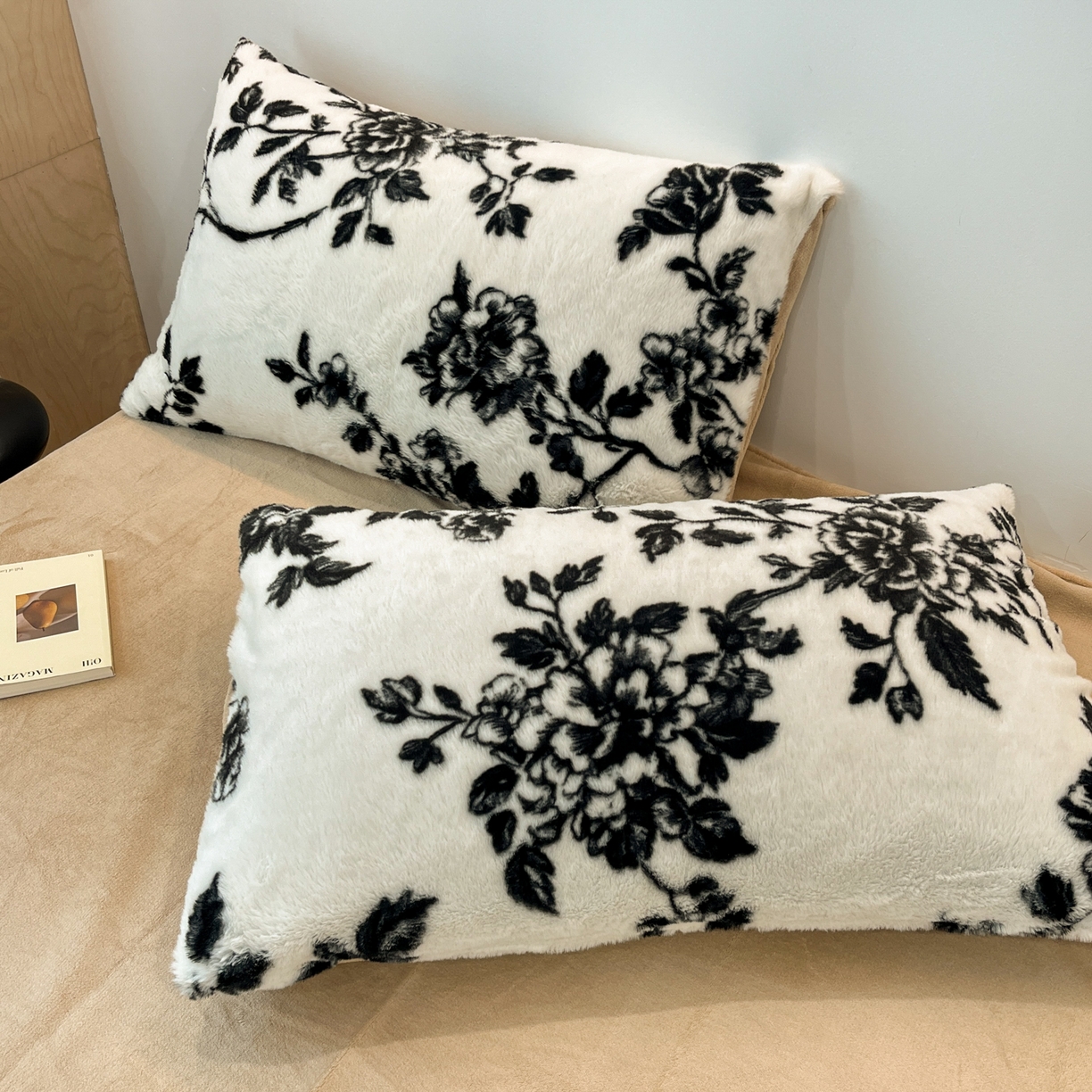 91家纺网 家纺一手货源 找家纺 金爱家 2025新款全消光牛奶绒A类赫本风纯色獭兔毛绒立体牛奶绒四件套 兔毛-复古花白色