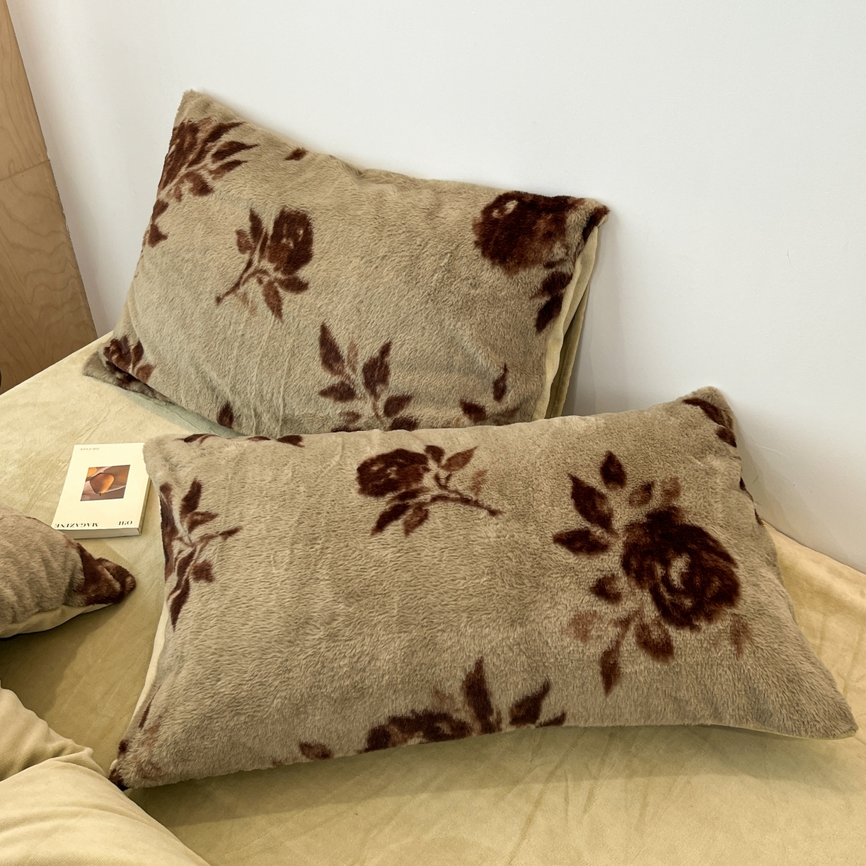 91家纺网 家纺一手货源 找家纺 金爱家 2025新款全消光牛奶绒A类赫本风纯色獭兔毛绒立体牛奶绒四件套 兔毛-花朵浅绿