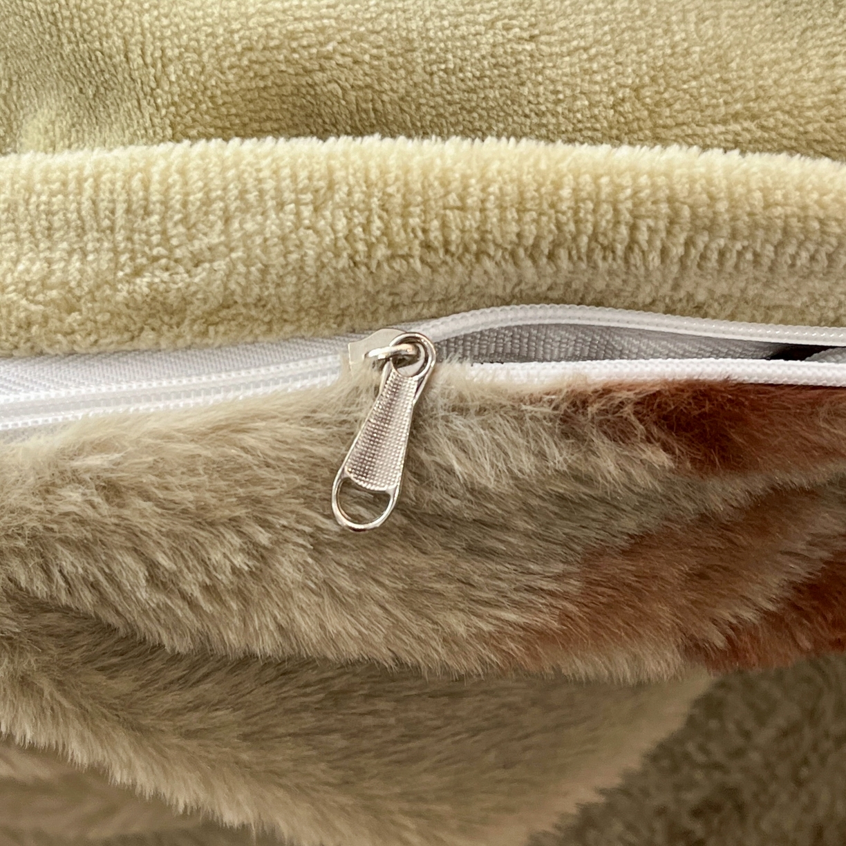 91家纺网 家纺一手货源 找家纺 金爱家 2025新款全消光牛奶绒A类赫本风纯色獭兔毛绒立体牛奶绒四件套 兔毛-花朵浅绿