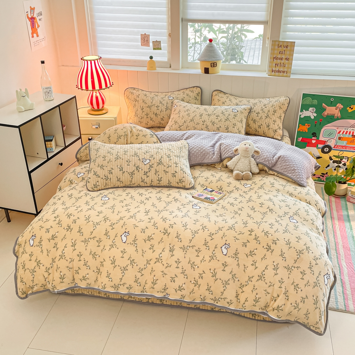 91家纺网 家纺一手货源 找家纺 贝扬思家纺 2025新款高克重牛奶绒豆豆被套床盖四件套-悦心系列 悦心-枝枝兔