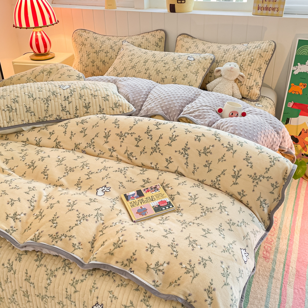 91家纺网 家纺一手货源 找家纺 贝扬思家纺 2025新款高克重牛奶绒豆豆被套床盖四件套-悦心系列 悦心-枝枝兔