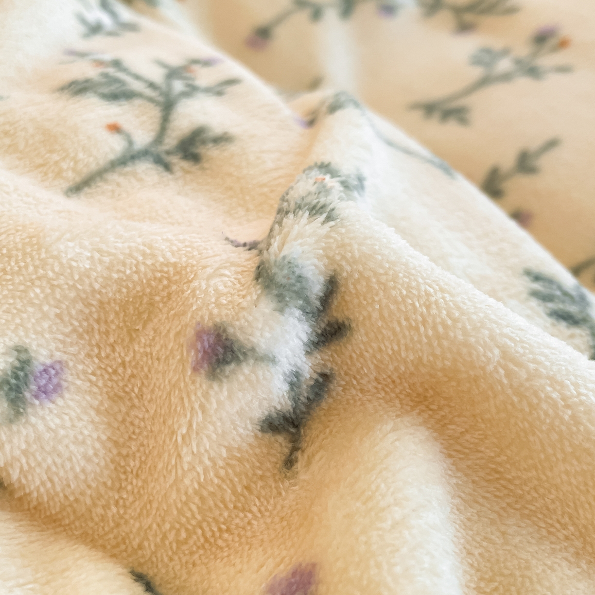 91家纺网 家纺一手货源 找家纺 贝扬思家纺 2025新款高克重牛奶绒豆豆被套床盖四件套-悦心系列 悦心-枝枝兔